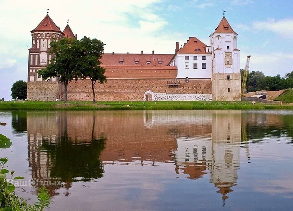 Дворец в Несвиже и Мирский замок — фото 1